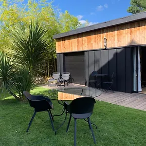 Chalet Adorable Au Calme à 3 Min Du Port, Vannes